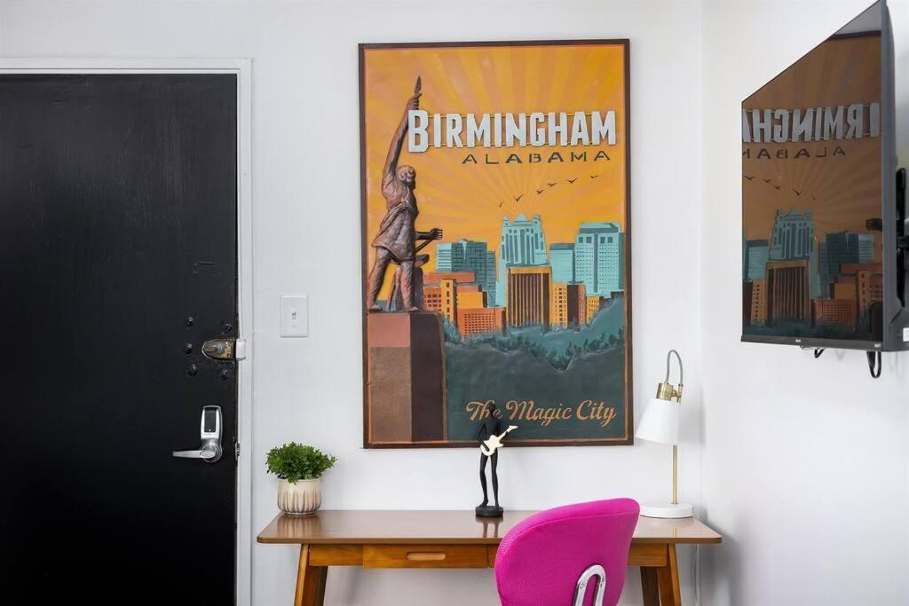 Vulcans Hideout / Colorful C1 Apartment Birmingham