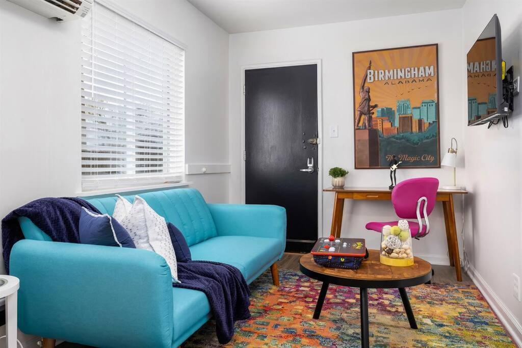 Vulcans Hideout / Colorful C1 Apartment Birmingham